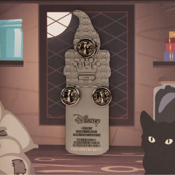 Loungefly X Hocus Pocus Black Flame Candle Lenticular Pin LE only 2000!! - Picture 8 of 9